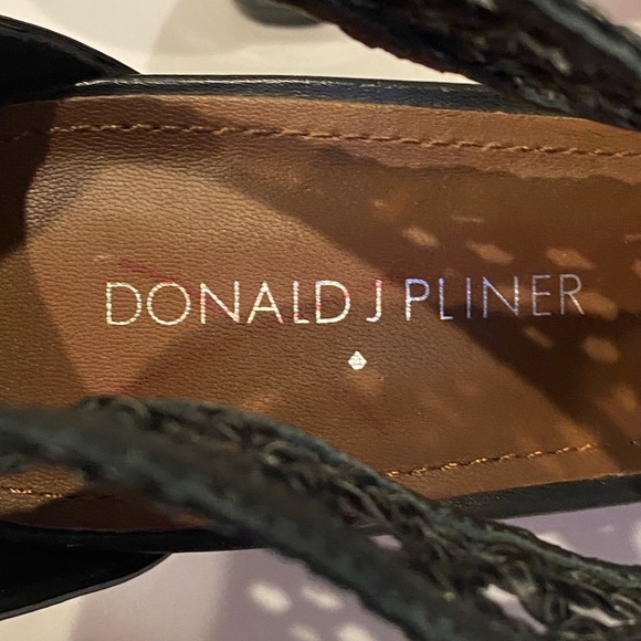 Donald J. Pliner Verona Leather Woven T-Strap Pumps Sandals Size 8.5 Narrow EUC - Picture 10 of 12